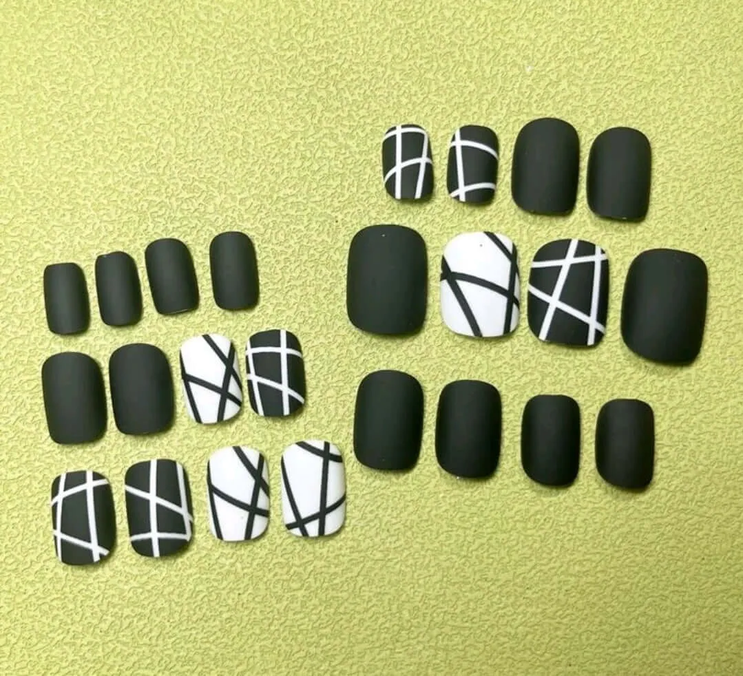 Beauty - Nails - black white