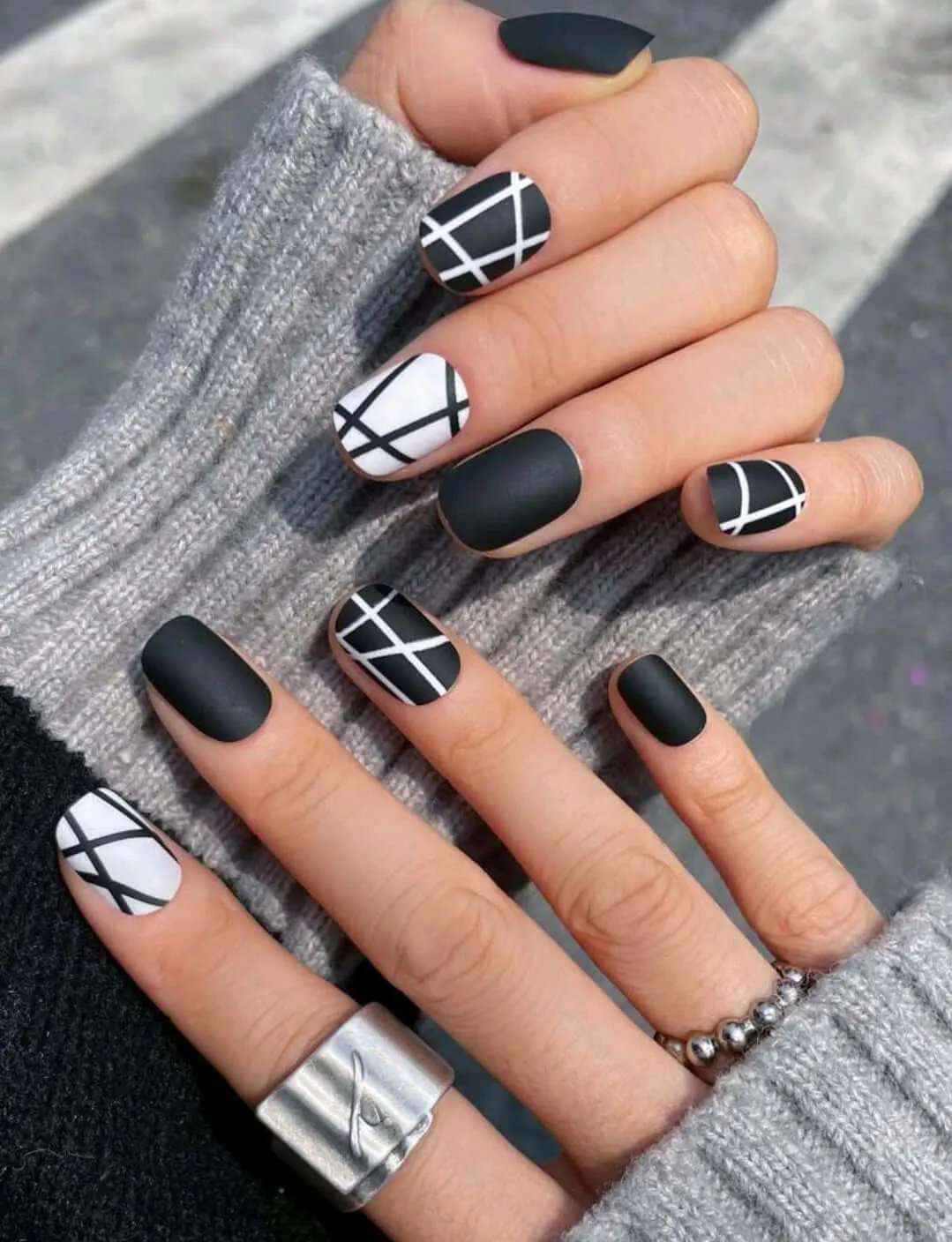 Beauty - Nails - black white