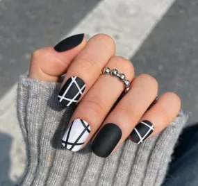 Beauty - Nails - black white