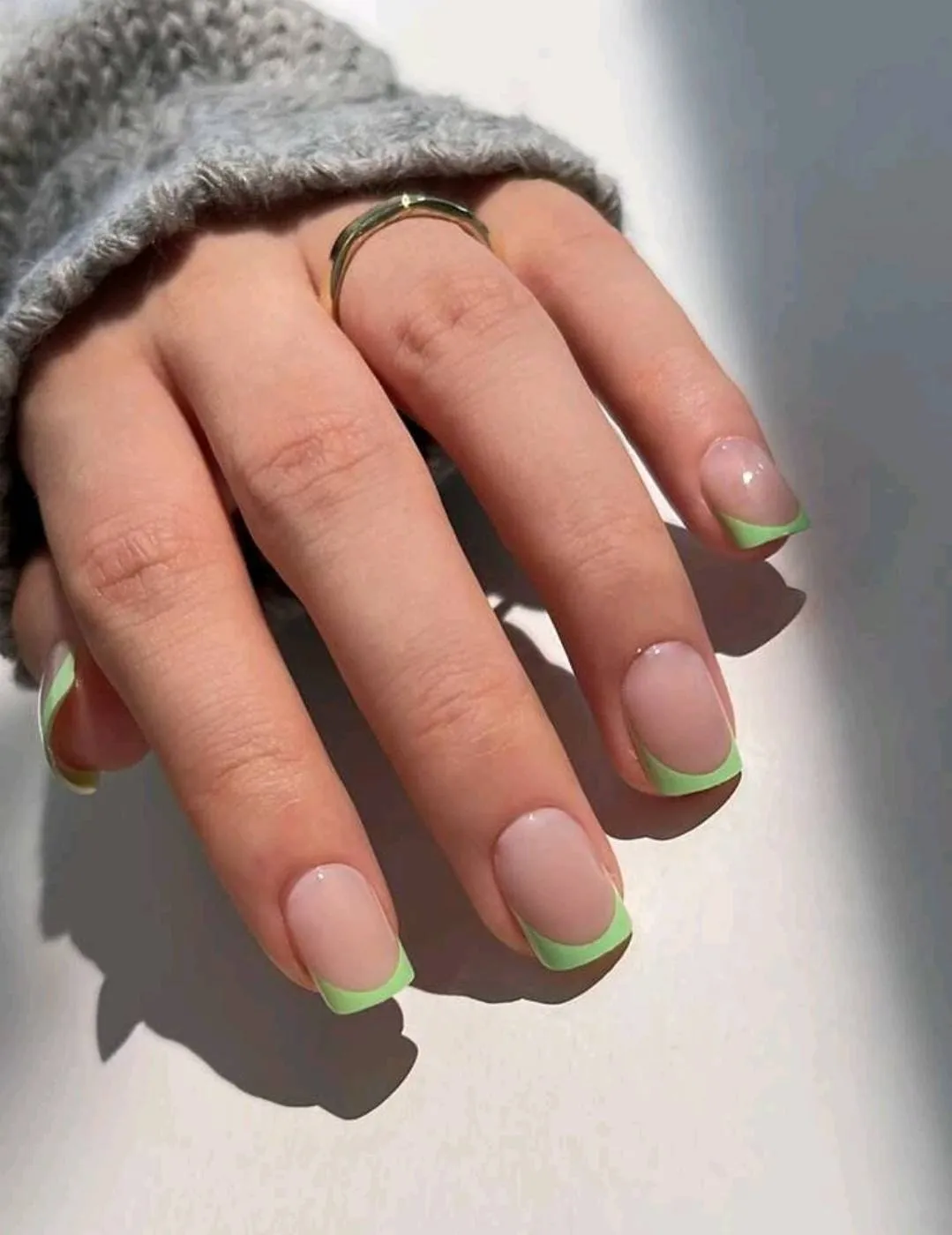 Beauty - Nails - short - green tip