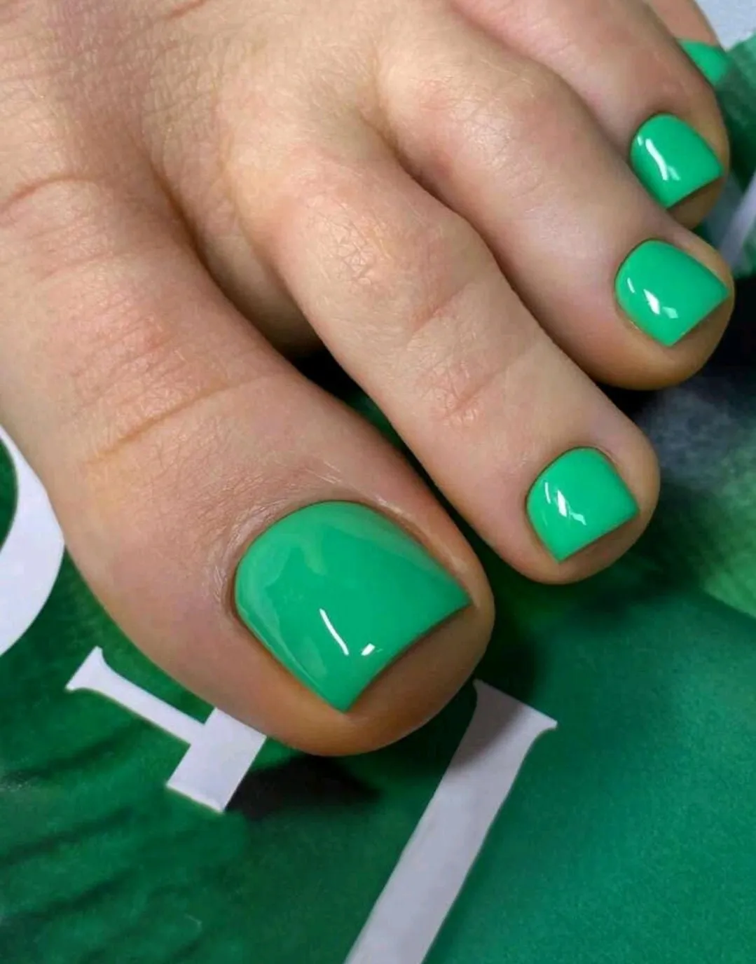 Beauty - Nails - toes - bright green