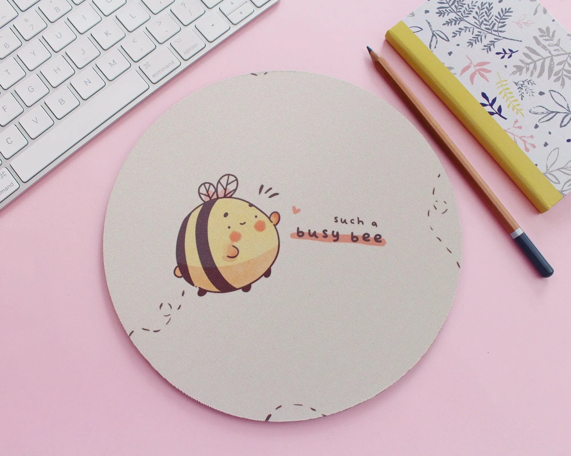 Such a Busy Bee Round Mouse Pad