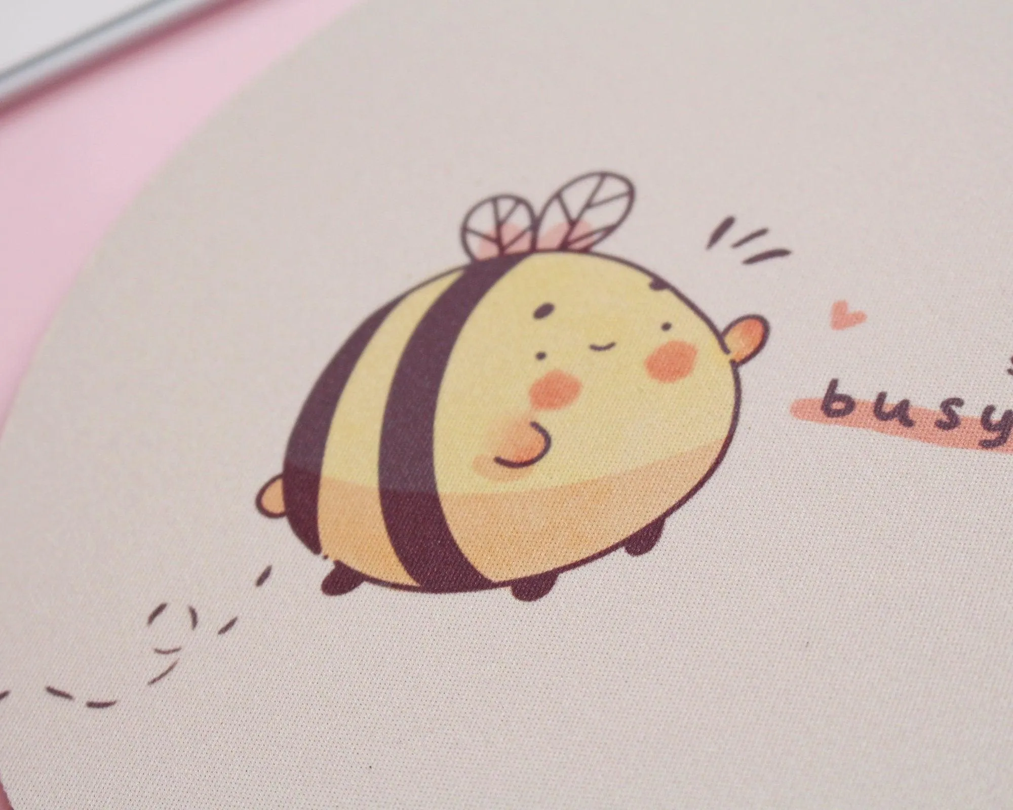 Such a Busy Bee Round Mouse Pad